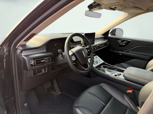 Used 2024 Lincoln Aviator AWD w/ Premium Package image 13