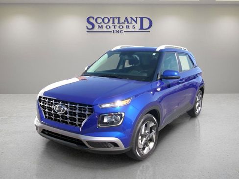 Used 2024 Hyundai Venue SEL FWD image 2