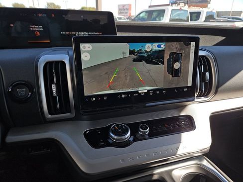 New 2025 Ford Expedition Active image 24