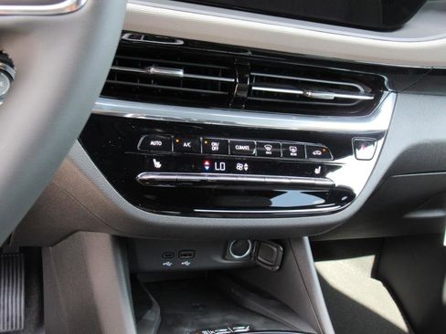 Used 2025 Buick Envista Avenir image 24