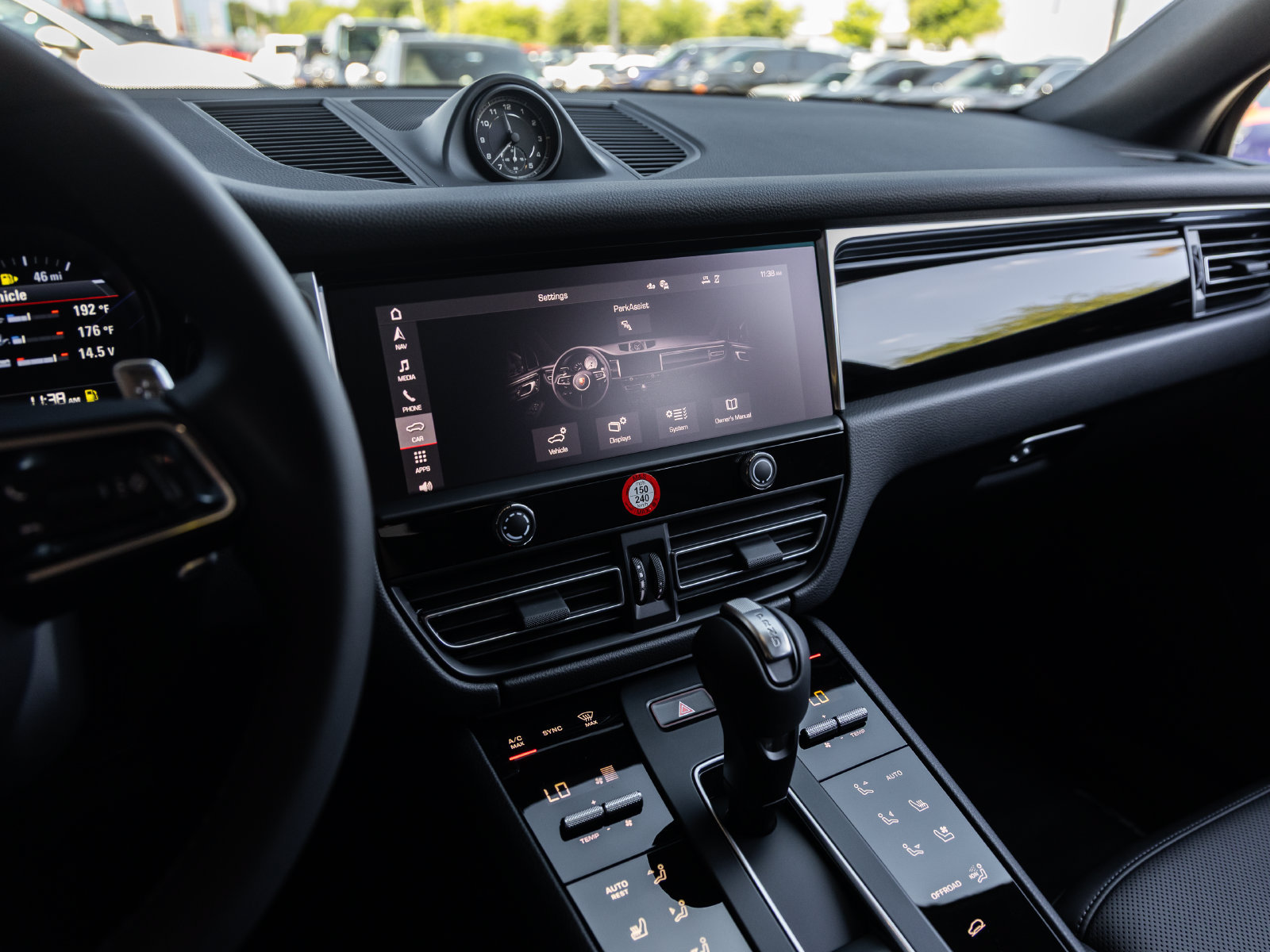 Certified 2026 Porsche Macan AWD/4WD image 30