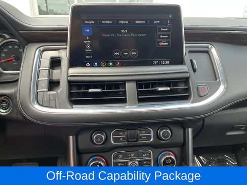 Used 2021 Chevrolet Tahoe Z71 w/ Z71 Off-Road Package AWD/4WD image 23