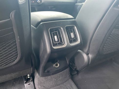 Used 2024 Kia Sorento S image 27