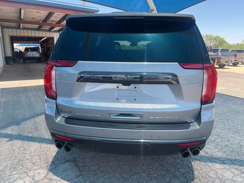 Used 2023 GMC Yukon XL Denali Ultimate AWD/4WD image 5