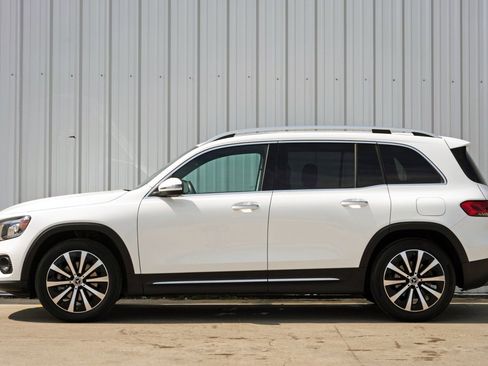 Used 2022 Mercedes-Benz GLB 250 w/ Premium Package Lite image 8