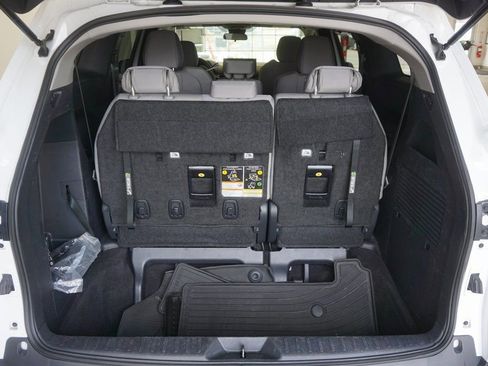 Used 2025 Toyota Sienna LE image 15