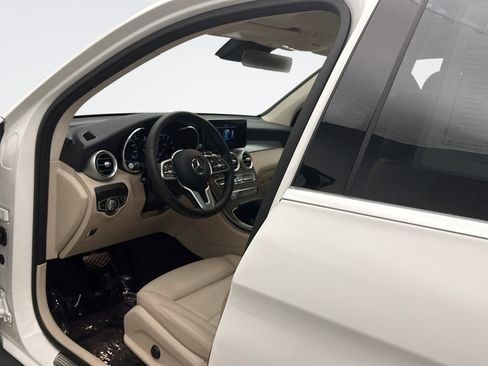 Used 2022 Mercedes-Benz GLC 300 4MATIC image 10