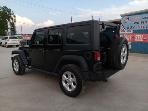 Used 2015 Jeep Wrangler Unlimited Sport w/ Connectivity Group AWD/4WD image 9