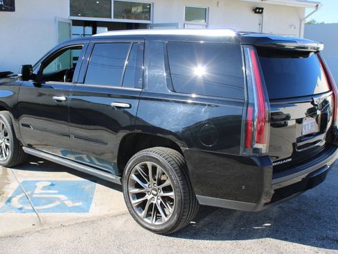 Used 2020 Cadillac Escalade Platinum w/ Escalade Sport Edition image 6