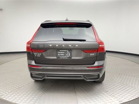 Certified 2025 Volvo XC60 B5 Plus image 3