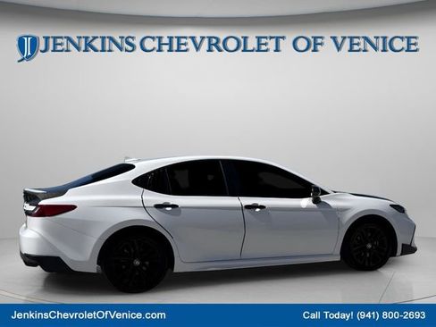 Used 2025 Toyota Camry SE w/ Convenience Package image 5