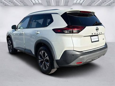 Used 2021 Nissan Rogue SV w/ Premium Package FWD image 5