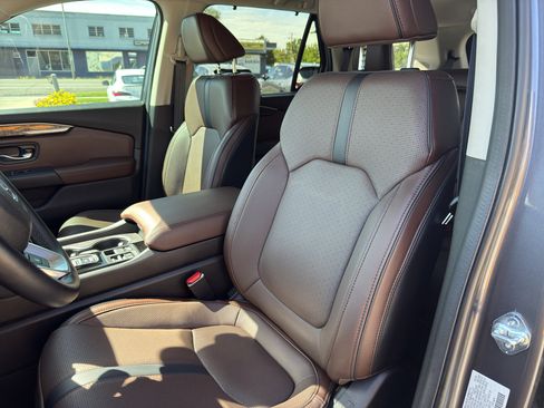 Used 2025 Honda Pilot Elite image 12