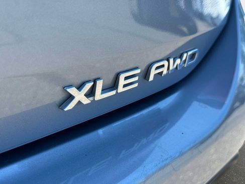 Used 2021 Toyota Highlander XLE AWD/4WD image 9