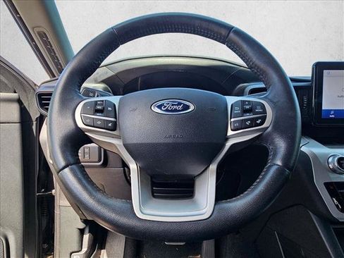 Used 2021 Ford Explorer XLT RWD image 10