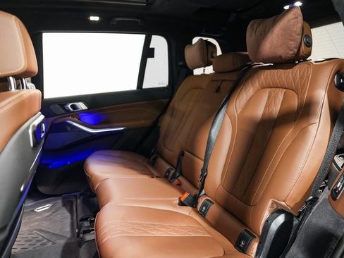 Used 2025 BMW X7 M60i image 31