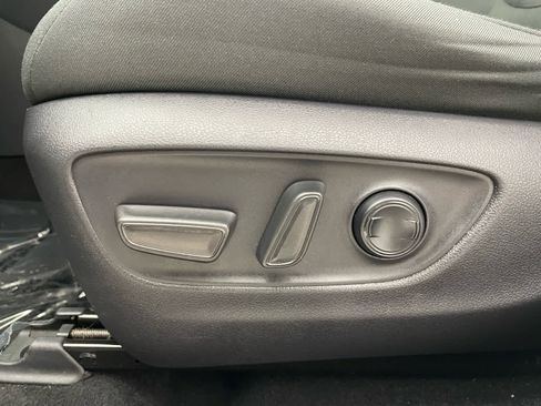 Used 2019 Toyota RAV4 XLE w/ Convenience Package AWD/4WD image 10