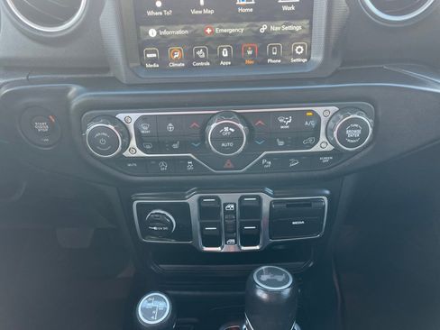 Used 2020 Jeep Wrangler Unlimited Sahara AWD/4WD image 17