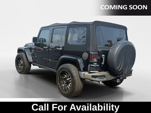 Used 2017 Jeep Wrangler Unlimited Sahara AWD/4WD image 3