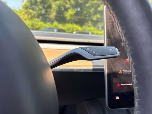 Used 2022 Tesla Model Y Long Range AWD/4WD image 31