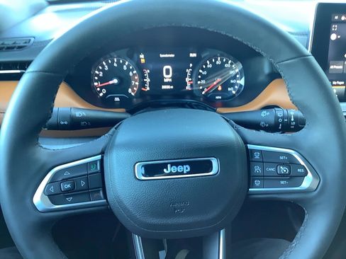 Certified 2024 Jeep Compass Limited image 11