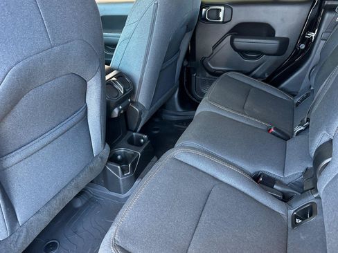 Certified 2025 Jeep Gladiator Sport AWD/4WD image 12