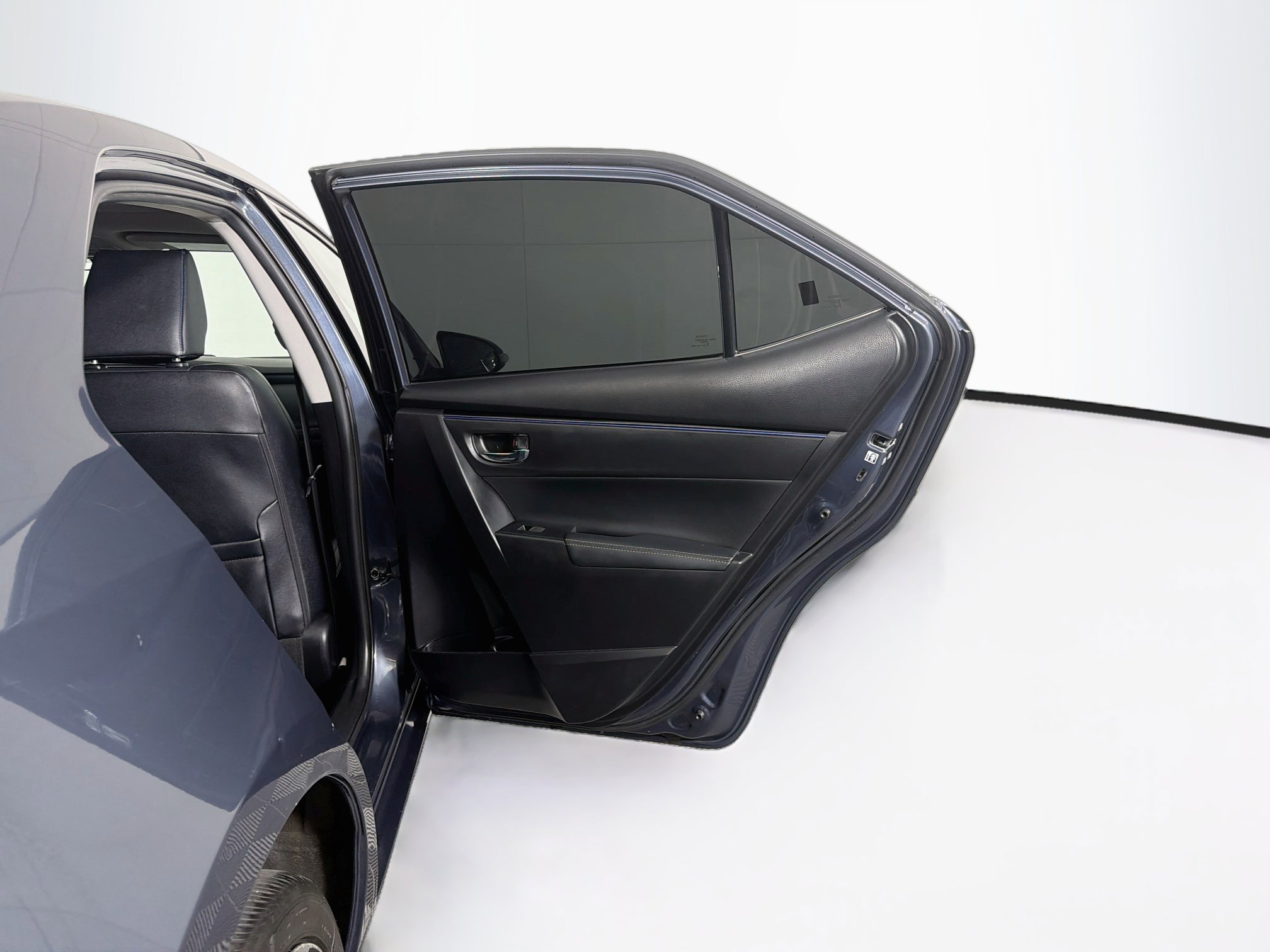 Used 2017 Toyota Corolla XSE w/ Carpet Mat Package (TMS) FWD image 31