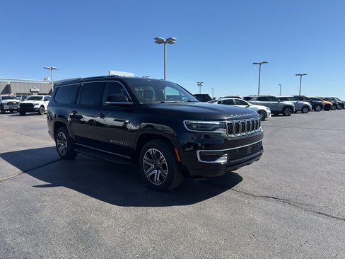 Used 2025 Jeep Wagoneer L 4WD image 3