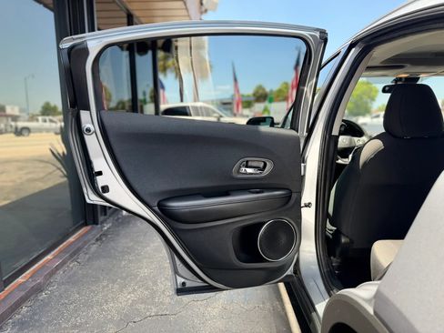 Used 2022 Honda HR-V EX image 16