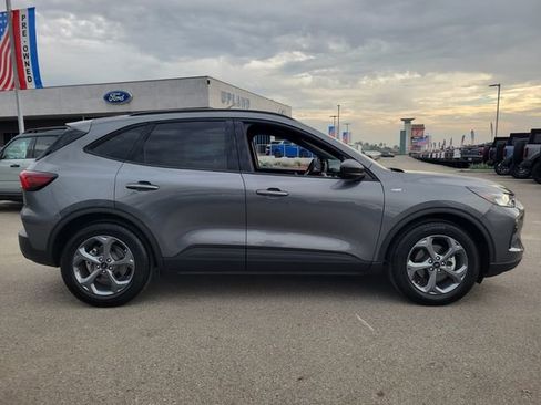 Used 2025 Ford Escape ST-Line w/ Cold Weather Package image 7
