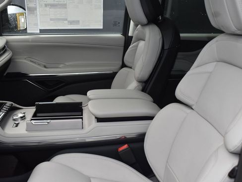 New 2025 Lincoln Navigator L Reserve image 10