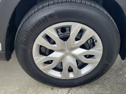 Certified 2025 Toyota Corolla Cross L FWD image 8