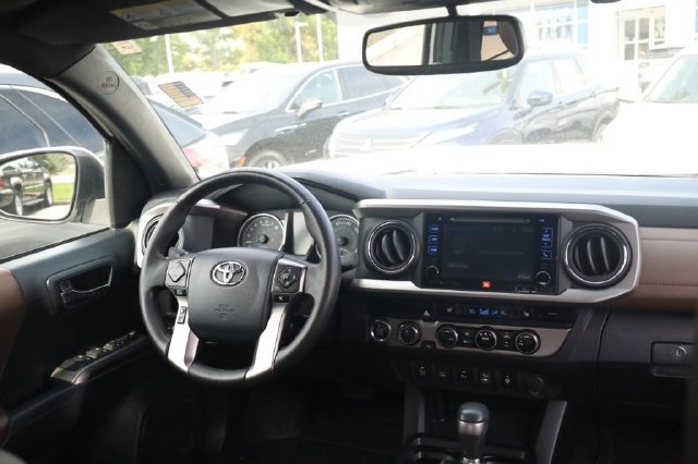 Used 2017 Toyota Tacoma Limited w/ Tow Package AWD/4WD image 23