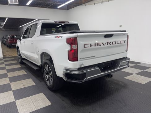 Used 2022 Chevrolet Silverado 1500 LT image 2