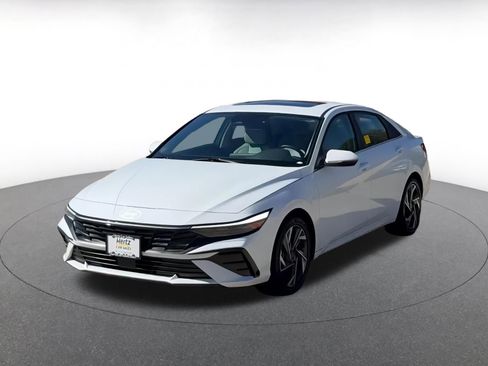 Used 2025 Hyundai Elantra Limited image 7