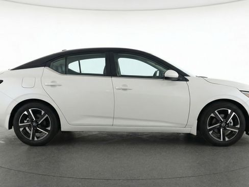 Used 2025 Nissan Sentra SV image 11