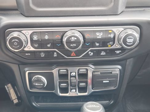 Used 2023 Jeep Gladiator Sport AWD/4WD image 19