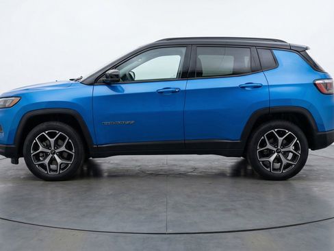Used 2025 Jeep Compass Limited image 5