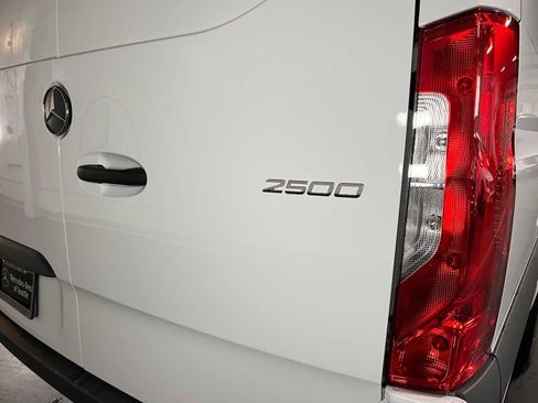 Used 2025 Mercedes-Benz Sprinter 2500 image 15