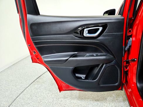 Used 2022 Jeep Compass Limited image 18