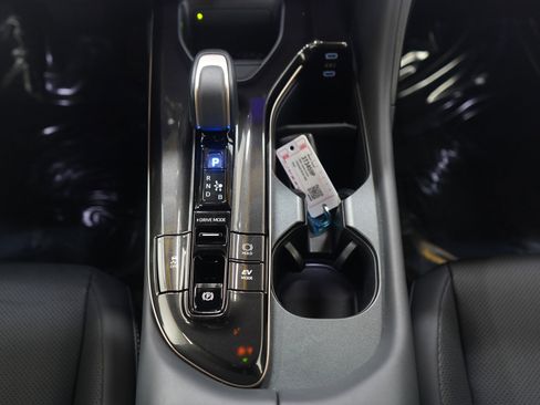 Used 2025 Toyota Crown XLE image 18