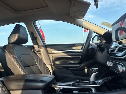 Certified 2025 Nissan Altima 2.5 SR w/ SR Premium Package FWD image 24