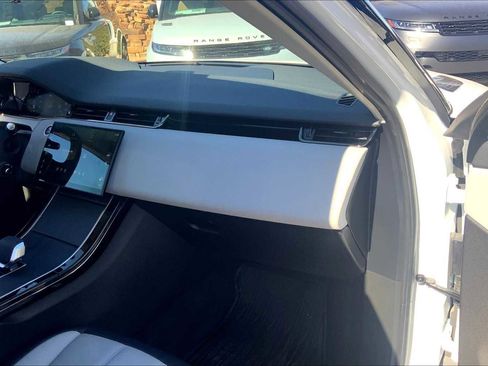 Used 2025 Land Rover Range Rover Evoque Dynamic SE image 17