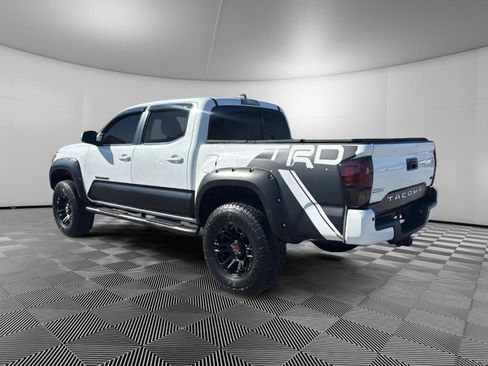 Used 2016 Toyota Tacoma TRD Sport w/ Premium & Technology Package image 3