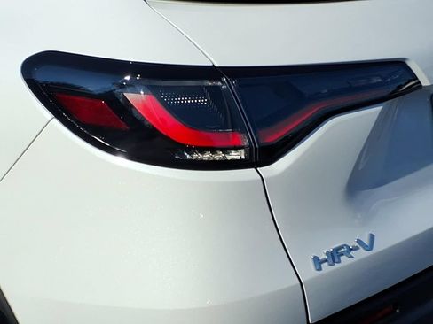Used 2023 Honda HR-V LX image 8