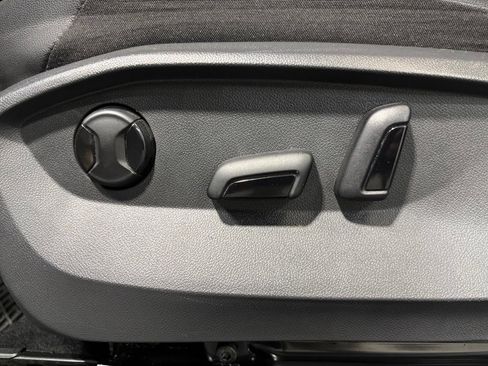 Used 2023 Volkswagen Tiguan SE w/ Panoramic Sunroof Package AWD/4WD image 26