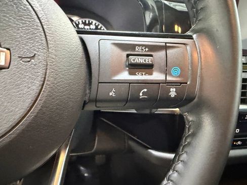 Used 2023 Nissan Pathfinder SV w/ Black Appearance Package AWD/4WD image 19