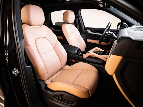 Certified 2026 Porsche Cayenne AWD/4WD image 29