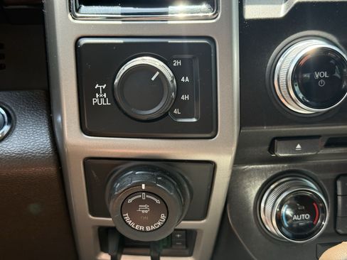 Used 2018 Ford F150 King Ranch w/ Equipment Group 601A Luxury AWD/4WD image 23