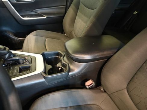 Used 2020 Toyota RAV4 XLE AWD/4WD image 19